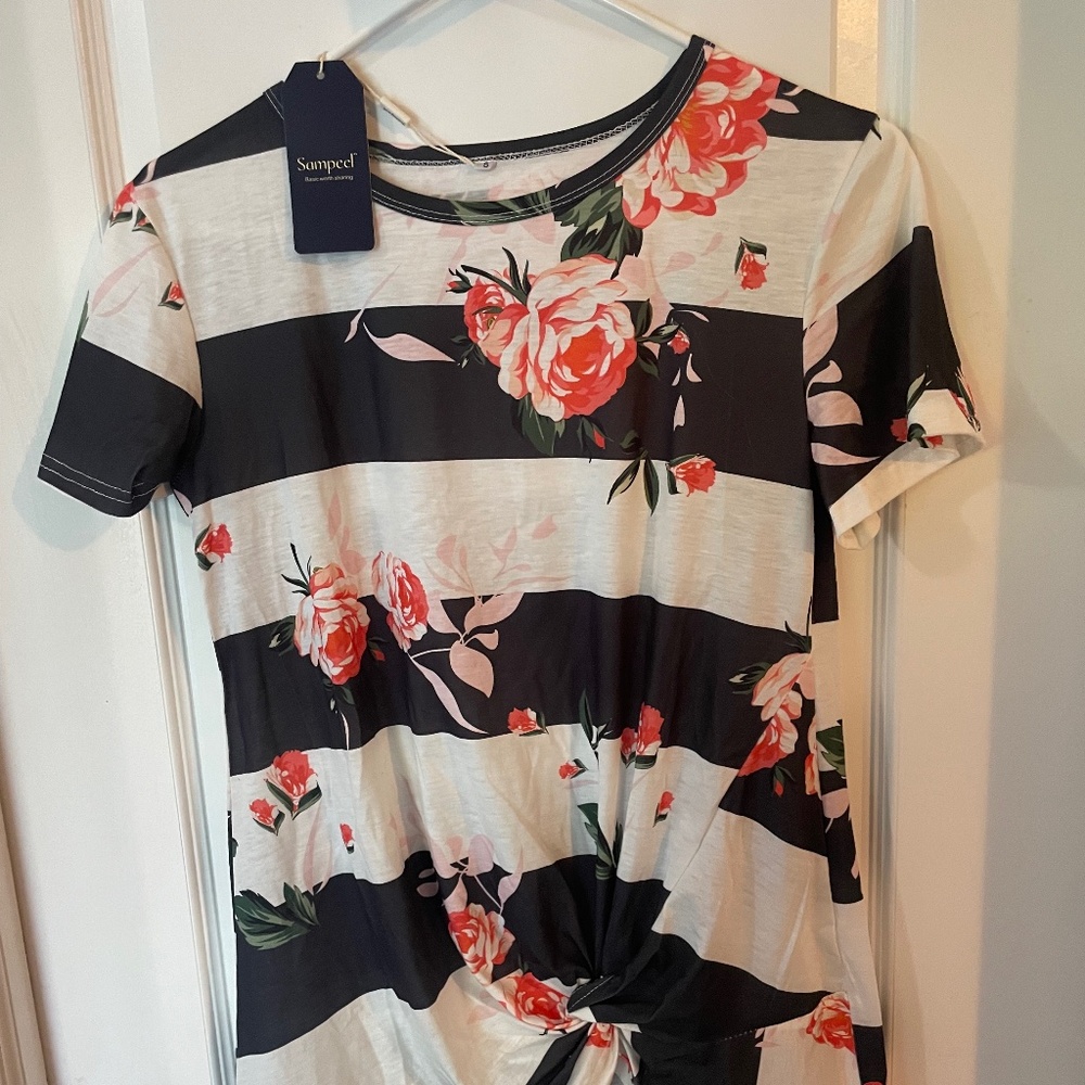 Super cute striped shirt with roses